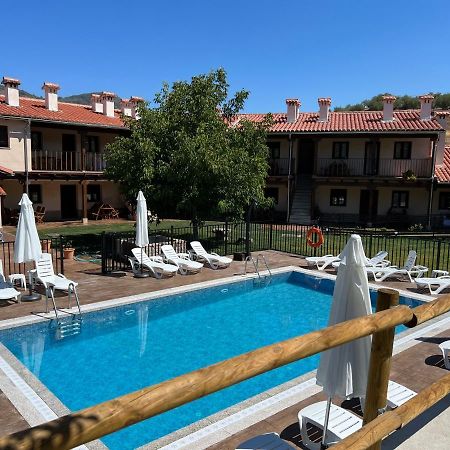 Apartamentos Dona Jimena Del Ambroz 4 Estrellas Complejo Unico En El Centro Del Pueblo - Piscina Ya Abierta Hervas Ngoại thất bức ảnh