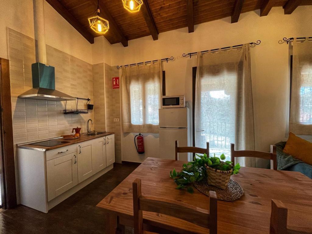 Apartamentos Dona Jimena Del Ambroz 4 Estrellas Complejo Unico En El Centro Del Pueblo - Piscina Ya Abierta Hervas Ngoại thất bức ảnh
