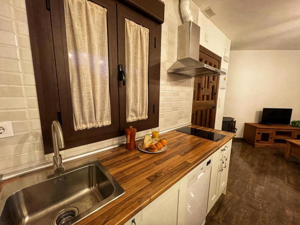 Apartamentos Dona Jimena Del Ambroz 4 Estrellas Complejo Unico En El Centro Del Pueblo - Piscina Ya Abierta Hervas Ngoại thất bức ảnh