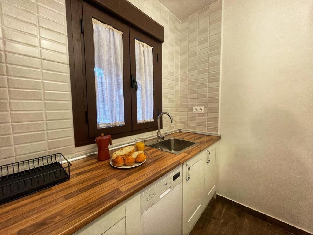 Apartamentos Dona Jimena Del Ambroz 4 Estrellas Complejo Unico En El Centro Del Pueblo - Piscina Ya Abierta Hervas Ngoại thất bức ảnh