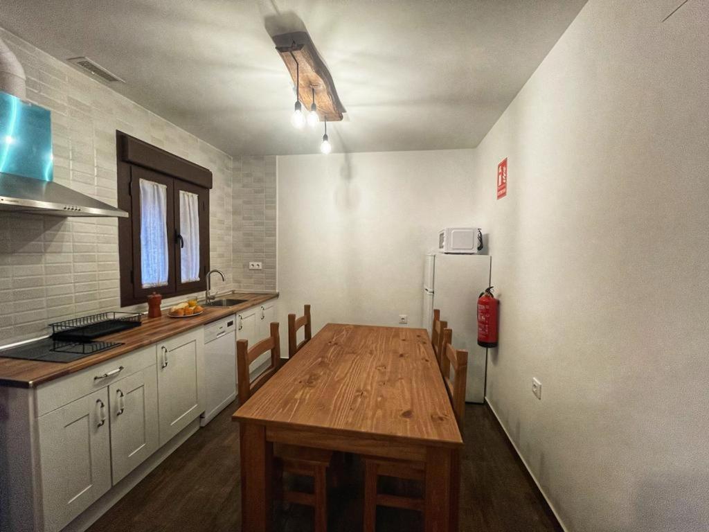 Apartamentos Dona Jimena Del Ambroz 4 Estrellas Complejo Unico En El Centro Del Pueblo - Piscina Ya Abierta Hervas Ngoại thất bức ảnh