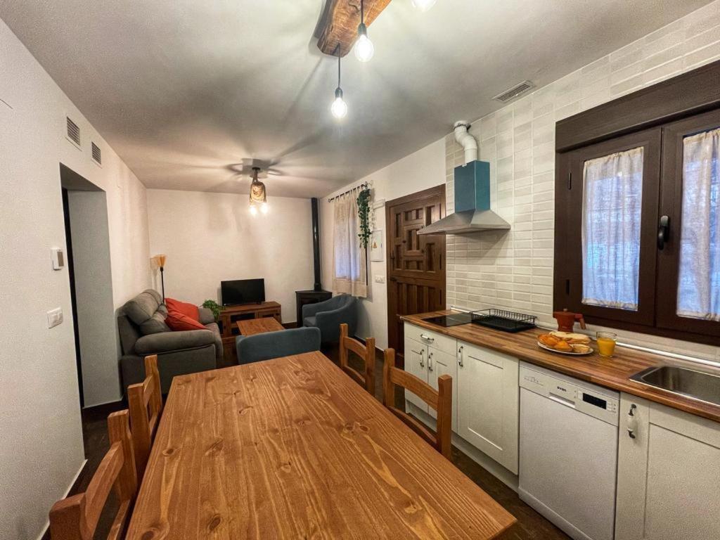 Apartamentos Dona Jimena Del Ambroz 4 Estrellas Complejo Unico En El Centro Del Pueblo - Piscina Ya Abierta Hervas Ngoại thất bức ảnh