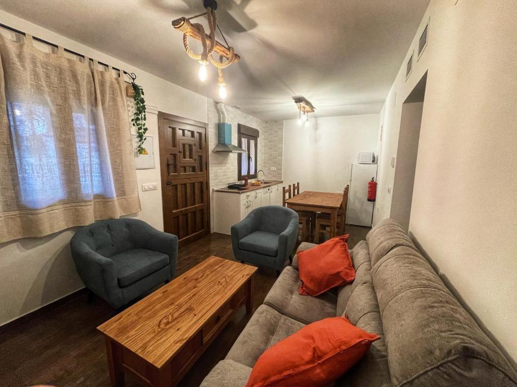 Apartamentos Dona Jimena Del Ambroz 4 Estrellas Complejo Unico En El Centro Del Pueblo - Piscina Ya Abierta Hervas Ngoại thất bức ảnh