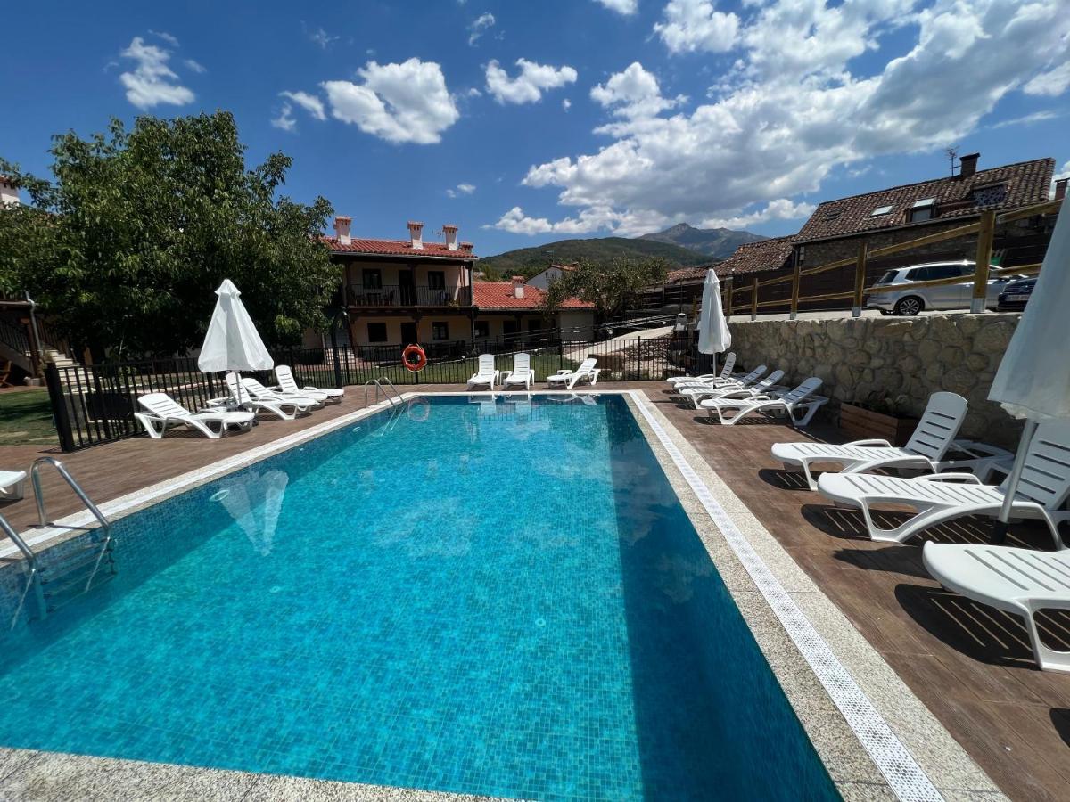 Apartamentos Dona Jimena Del Ambroz 4 Estrellas Complejo Unico En El Centro Del Pueblo - Piscina Ya Abierta Hervas Ngoại thất bức ảnh