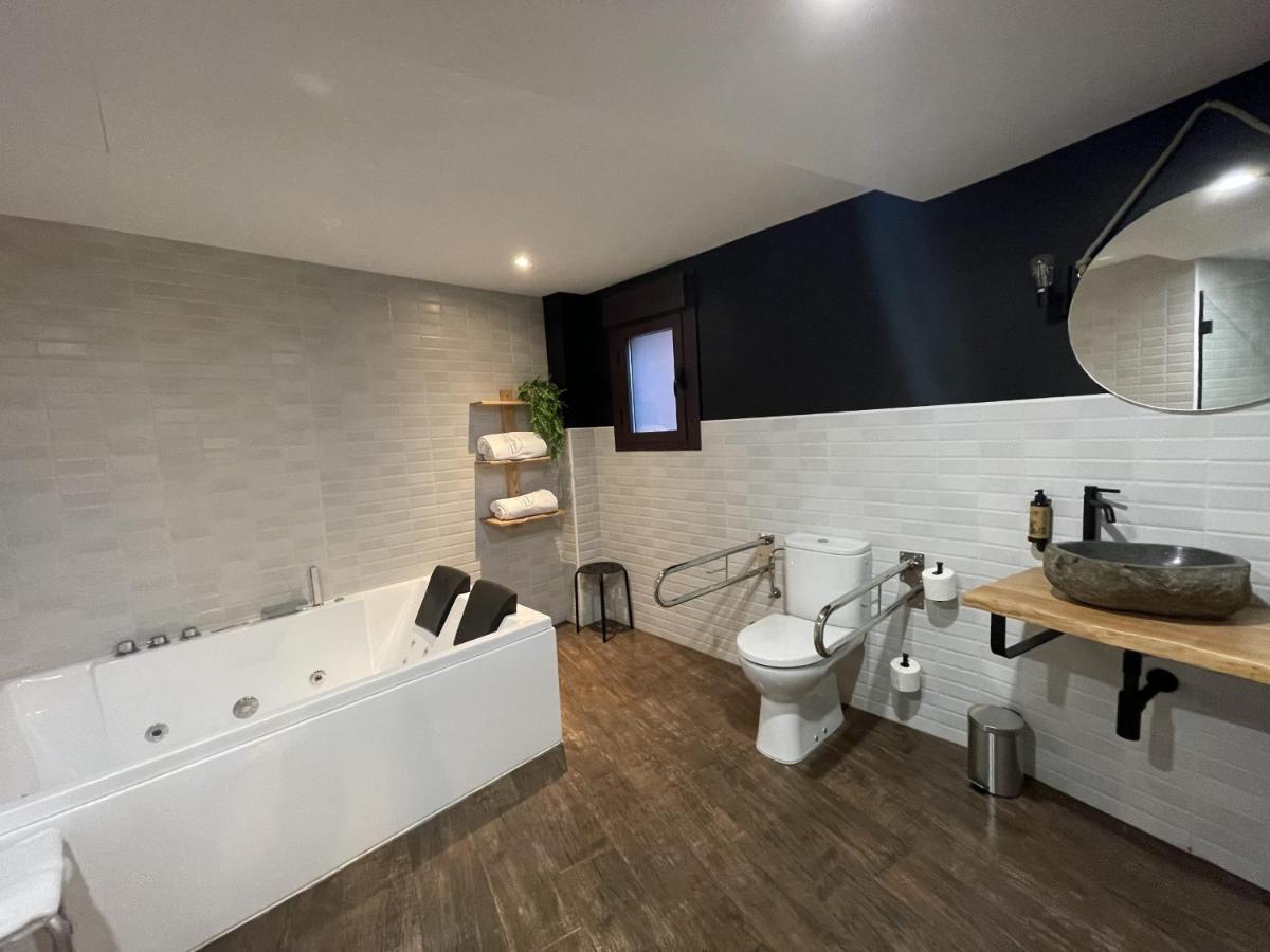 Apartamentos Dona Jimena Del Ambroz 4 Estrellas Complejo Unico En El Centro Del Pueblo - Piscina Ya Abierta Hervas Ngoại thất bức ảnh