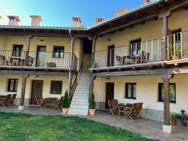 Apartamentos Dona Jimena Del Ambroz 4 Estrellas Complejo Unico En El Centro Del Pueblo - Piscina Ya Abierta Hervas Ngoại thất bức ảnh